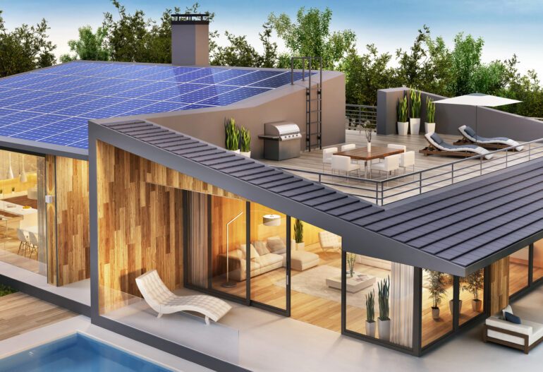 Modernes Wohnhaus mit vollflächiger Photovoltaik-Dachanlage